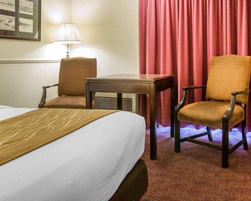 Comfort Inn Lakeside 3
