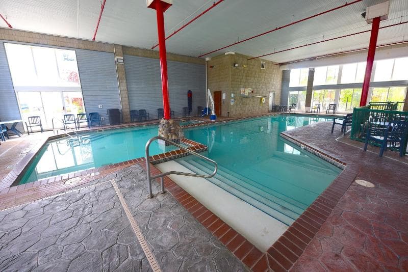 Crown Choice Inn & Suites Lakeview & Waterpark photo 1
