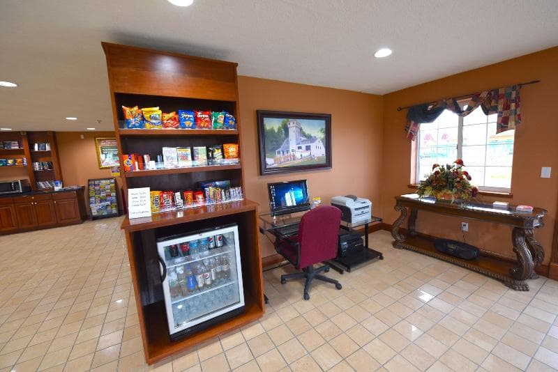Crown Choice Inn & Suites Lakeview & Waterpark main