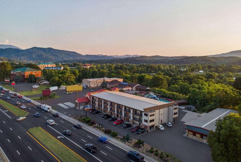 Howard Johnson by Wyndham Pigeon Forge 4