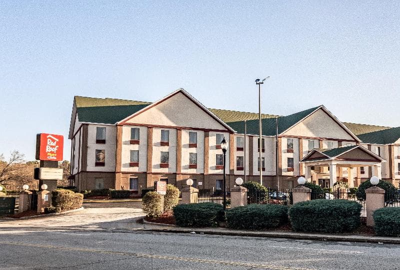 Red Roof Plus & Suites Atlanta Airport South 4