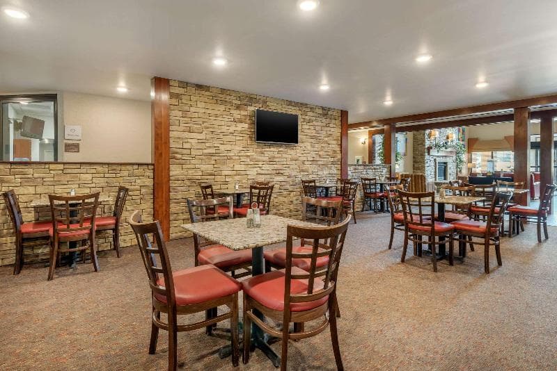 Comfort Suites Near Route 66 4