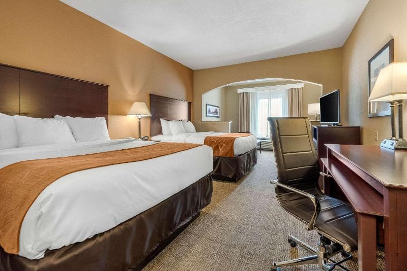 Comfort Suites Near Route 66 5