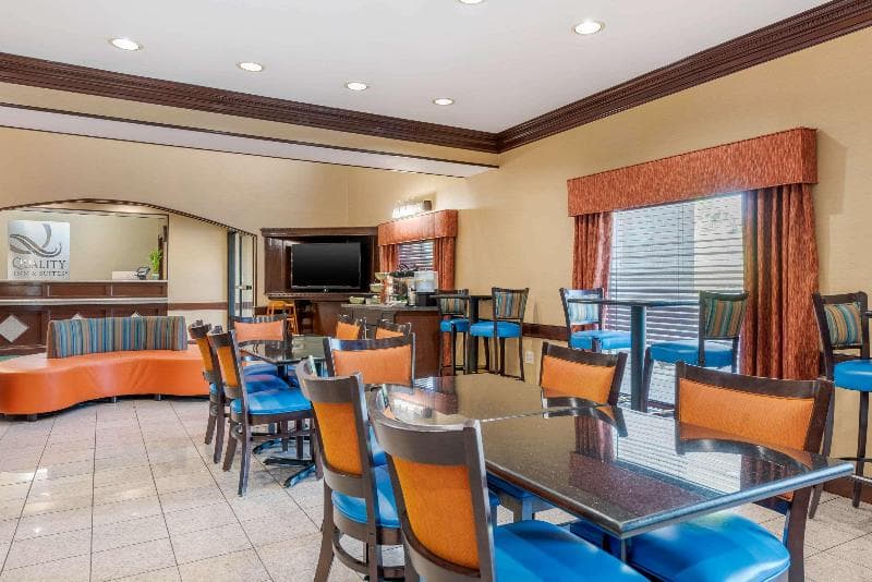 Comfort Inn & Suites 2