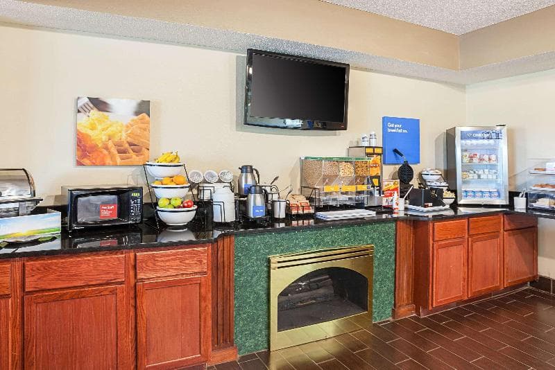 Comfort Inn 4