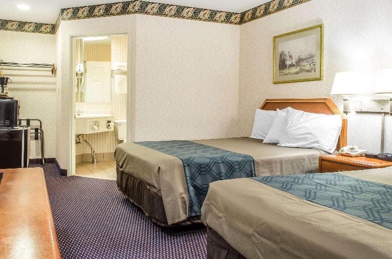 Econo Lodge 2