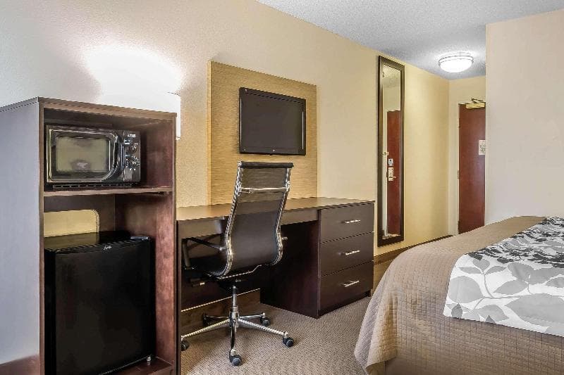 Sleep Inn & Suites 4