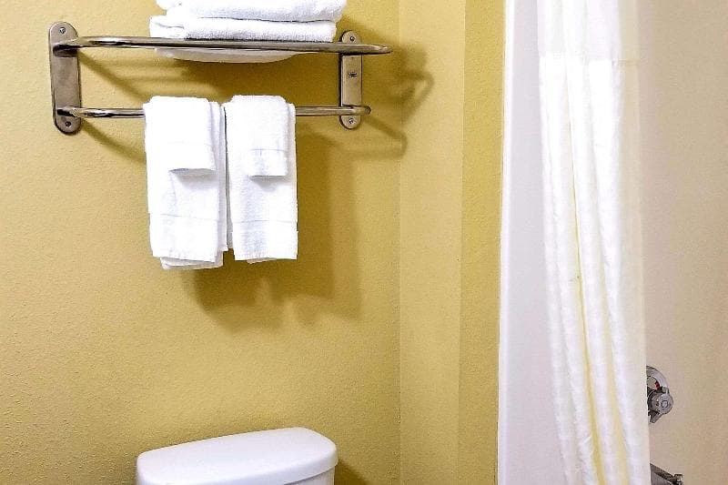 Quality Inn And Suites Cincinnati Sharonville 5