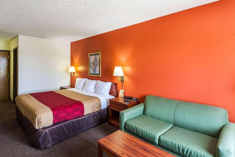 Econo Lodge Lincoln photo 1