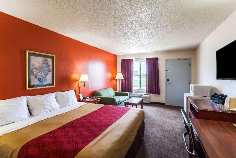 Econo Lodge Lincoln 3