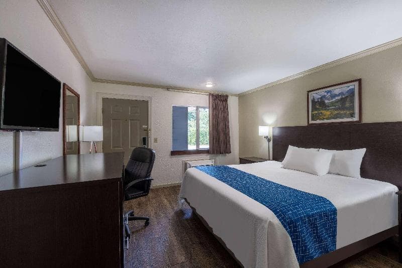 Travelodge by Wyndham Livingston 2