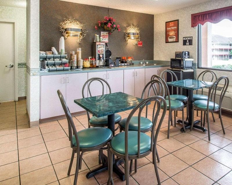 Econo Lodge Dothan 2