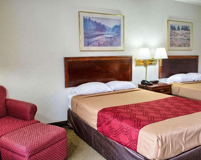 Econo Lodge 3