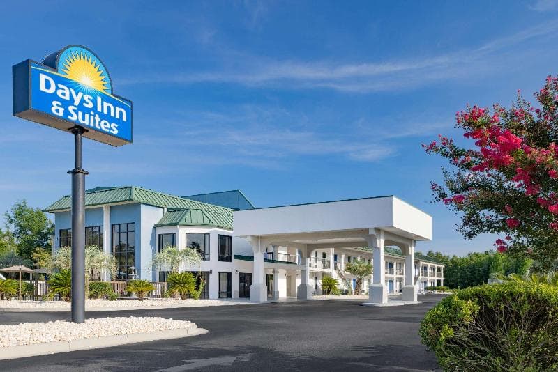 Days Inn & Suites by Wyndham Savannah Midtown 2