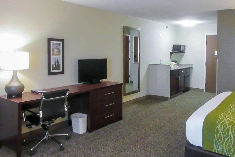 Comfort Inn & Suites Pueblo 4