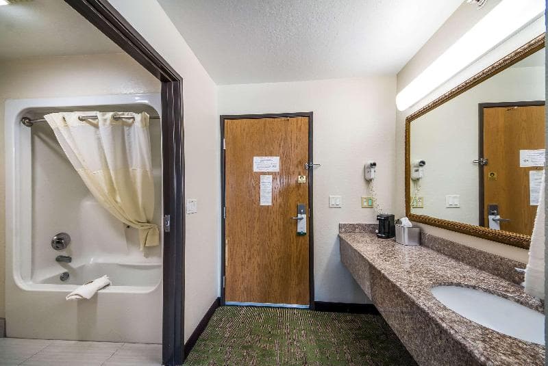 Quality Suites San Antonio 3