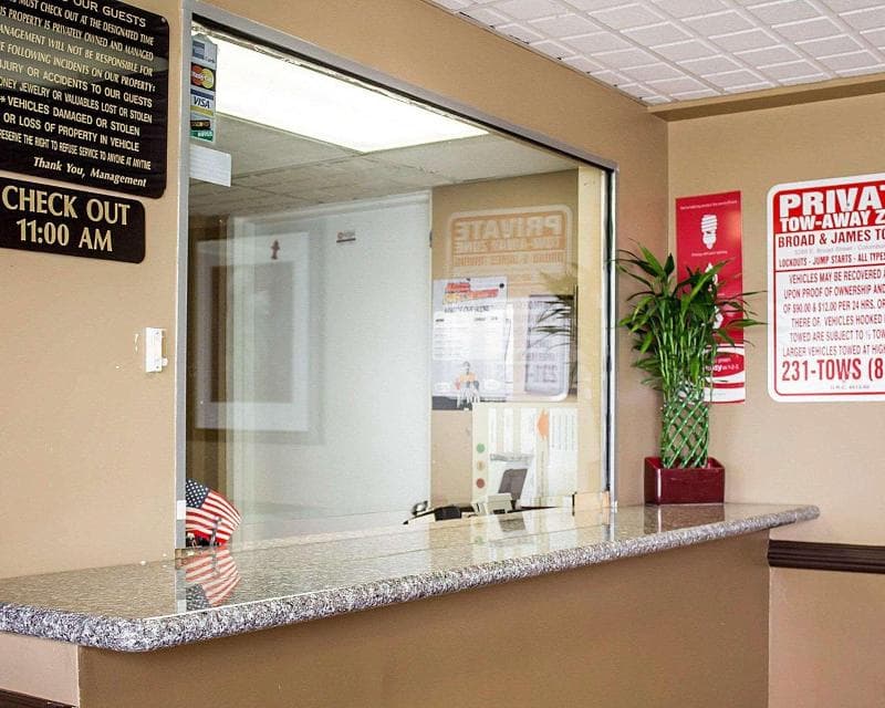 Econo Lodge Columbus 4