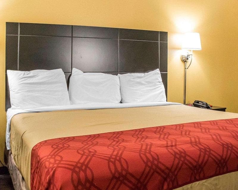 Econo Lodge Columbus 3