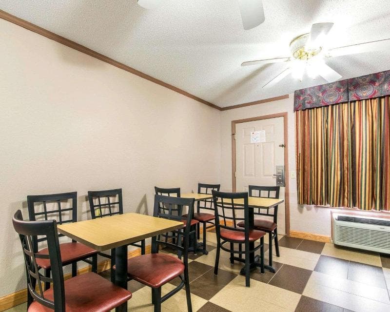 Econo Lodge photo 1