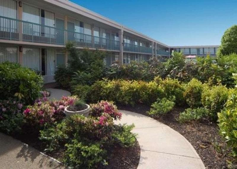 Quality Inn & Suites Conference Center 3