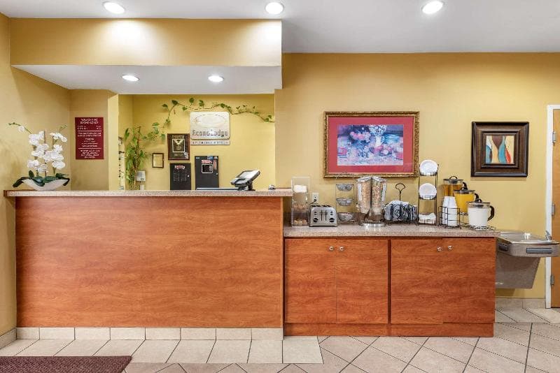 Econo Lodge Louisville 5