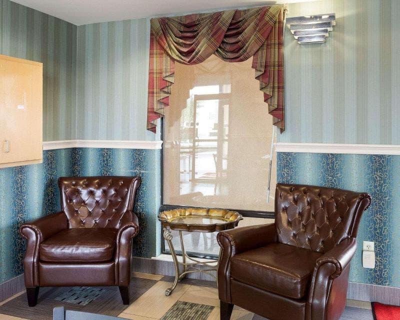 Rodeway Inn & Suites photo 1