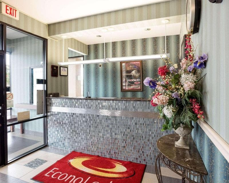 Rodeway Inn & Suites 4