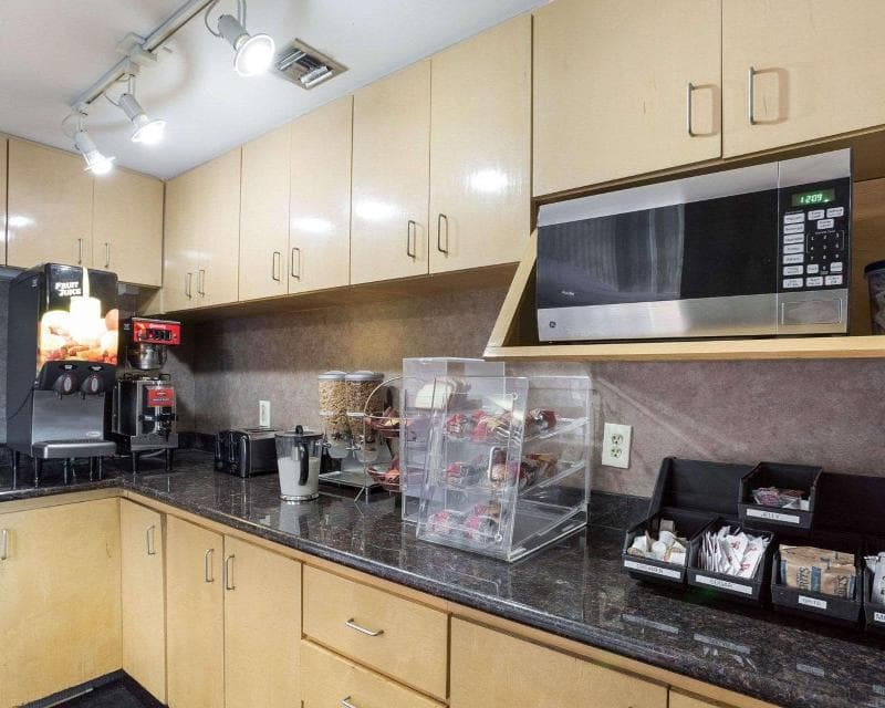Rodeway Inn & Suites 3