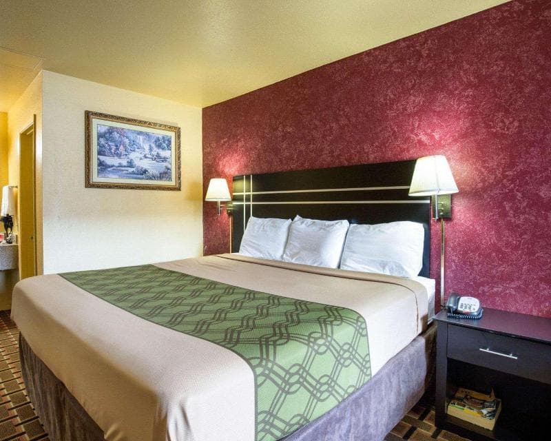 Econo Lodge 4