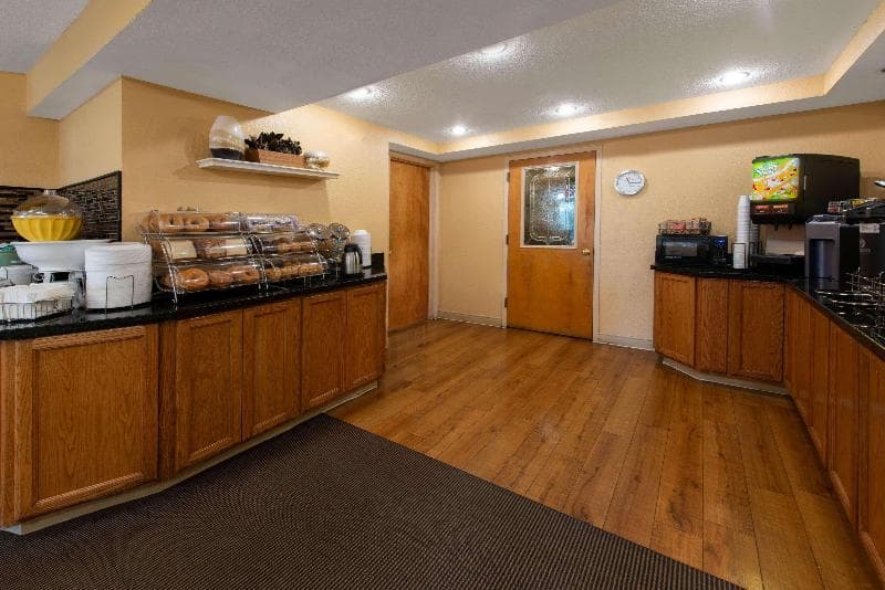 La Quinta Inn & Suites by Wyndham Deerfield Beach I-95 2