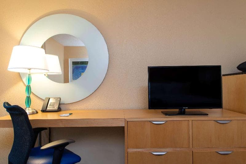 La Quinta Inn & Suites by Wyndham Deerfield Beach I-95 3