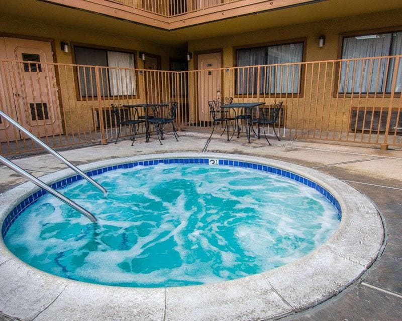 Rodeway Inn 5