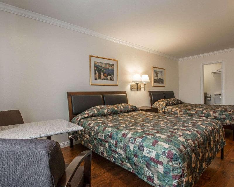 Rodeway Inn 2