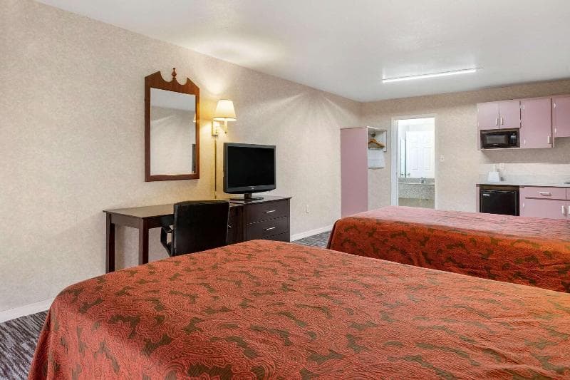 Rodeway Inn Clearwater 4