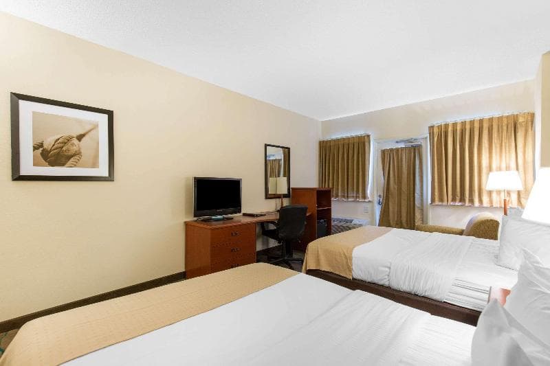 Gateway Hotel & Suites, Ascend Hotel Collection photo 1