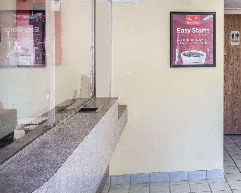 Econo Lodge 5