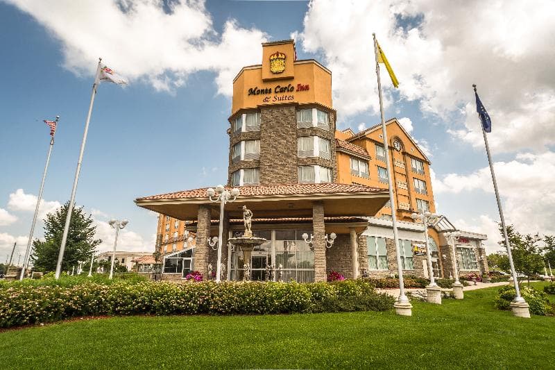 Monte Carlo Inn & Suites Downtown Markham photo 1