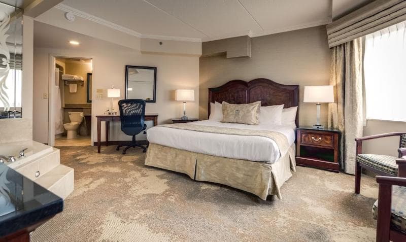 Monte Carlo Inn & Suites Downtown Markham 4