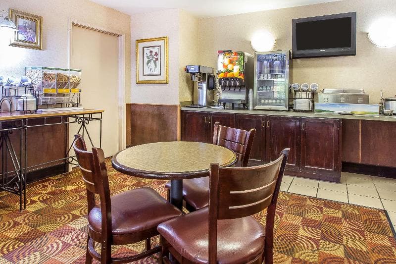 Comfort Inn 3