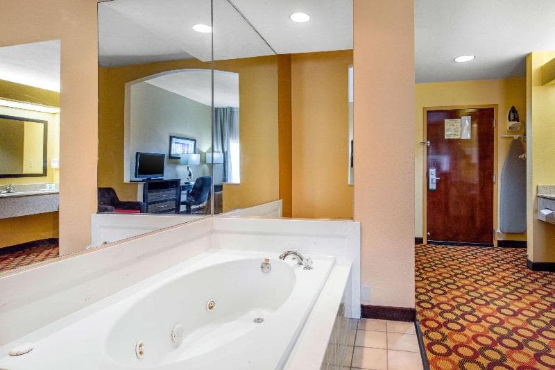 Comfort Inn 4