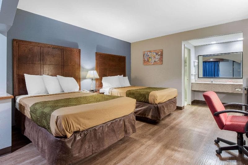 Econo Lodge 4