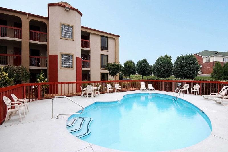 Rodeway Inn & Suites 3