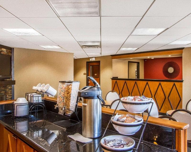 Rodeway Inn & Suites 4