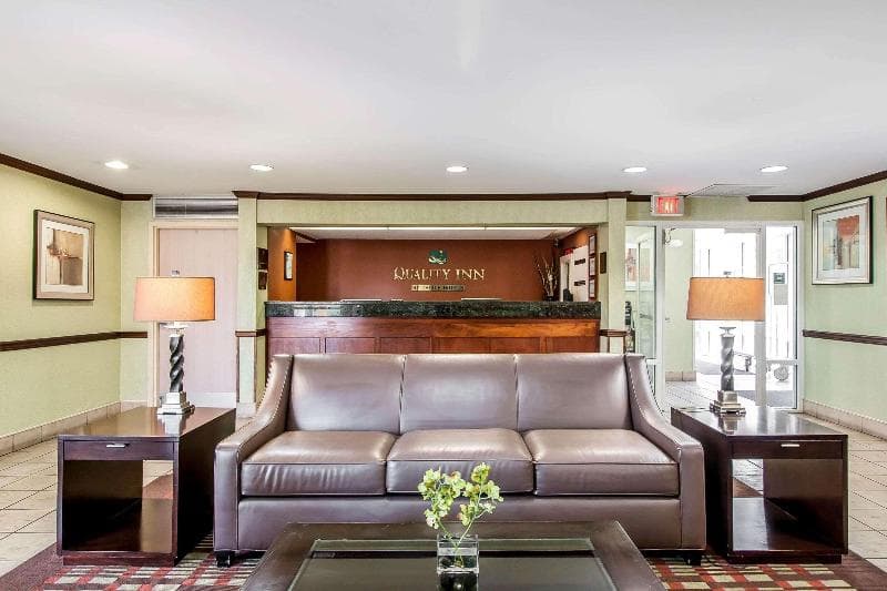 Quality Inn 4