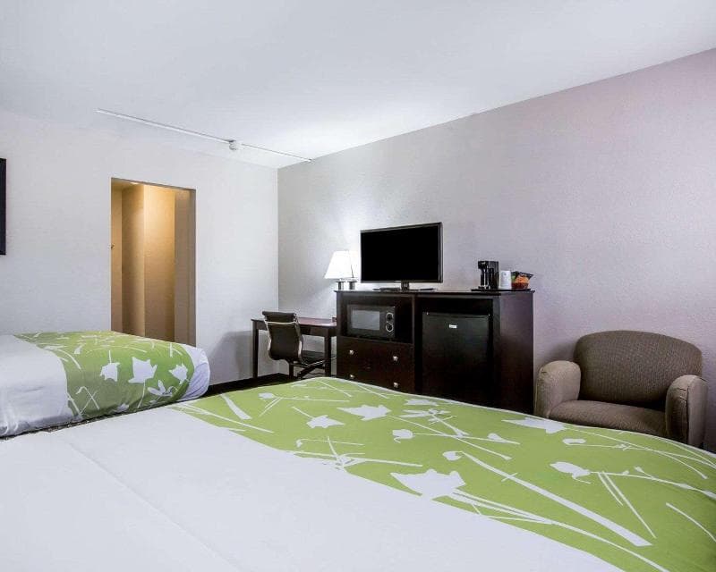 Econo Lodge 2