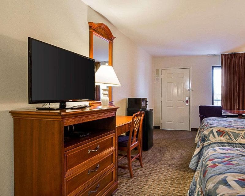 Econo Lodge Richmond (Brook Road) 3