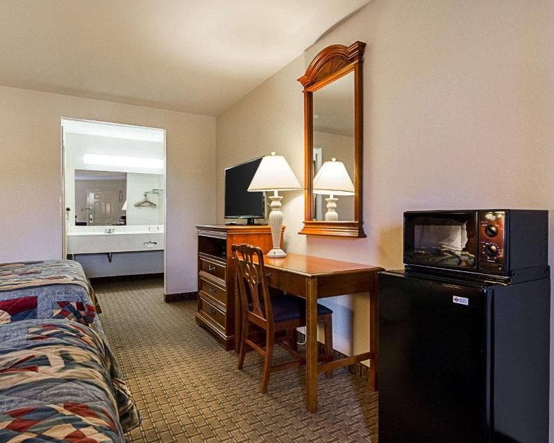 Econo Lodge Richmond (Brook Road) 4