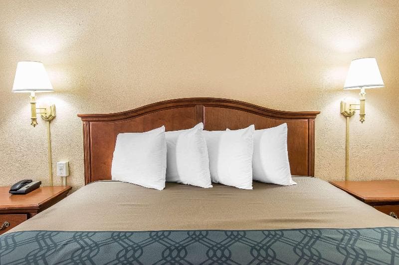 Econo Lodge Midtown 3
