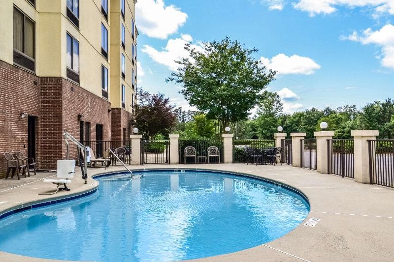 Comfort Suites Northlake 4