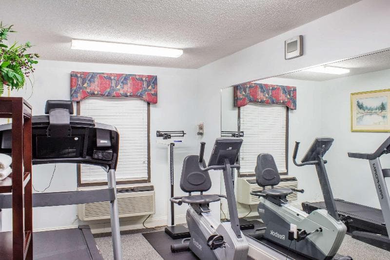 Econo Lodge Raleigh Near Walnut Creek Amphitheatre photo 1